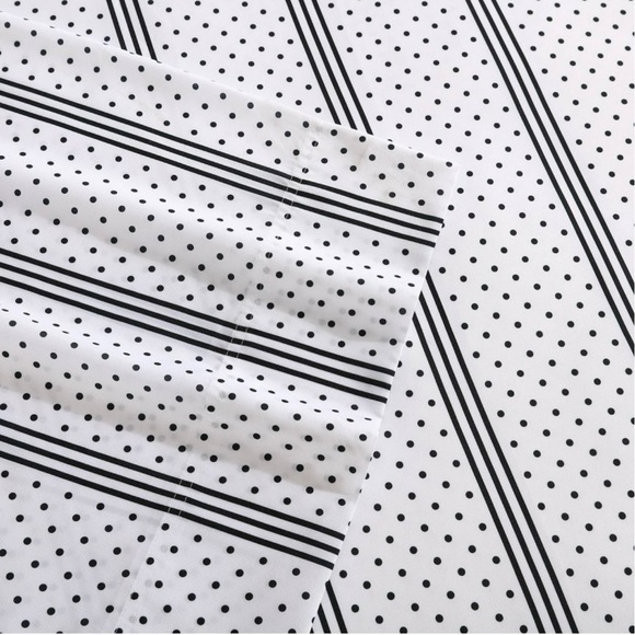 💋BETSEY JOHNSON SHEET SET! - Picture 4 of 11